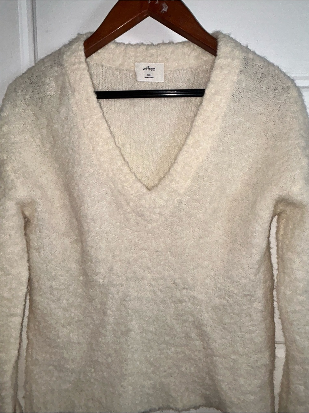 Wilfred 89% Alpaca Fuzzy oversized V-Neck Sweater Ivory Very Good Condition